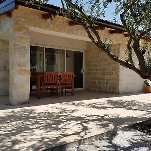 Apartman Morovi Dvori, Drage